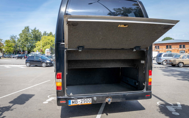 Autobusu noma MERCEDES BENZ 1223 Black