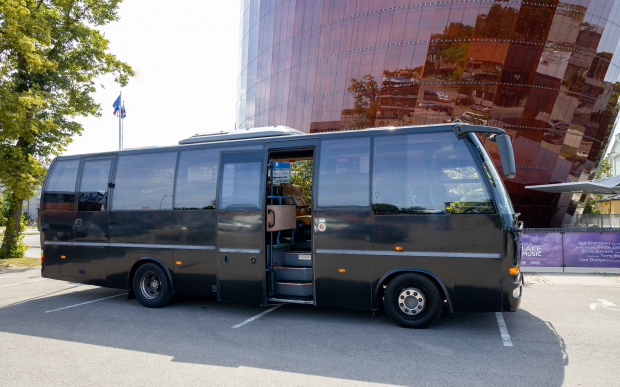 Autobusu noma MERCEDES BENZ 1223 Black