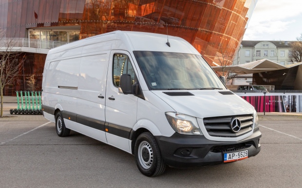 Autobusu noma MB Sprinter Kravu