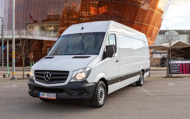 Autobusu noma MB Sprinter Kravu