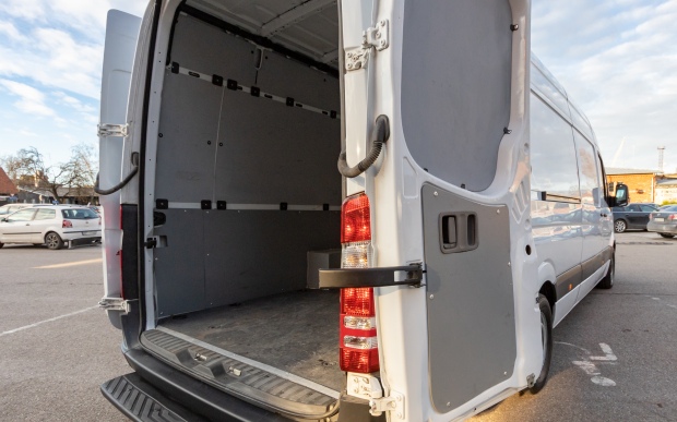 Autobusu noma MB Sprinter Kravu