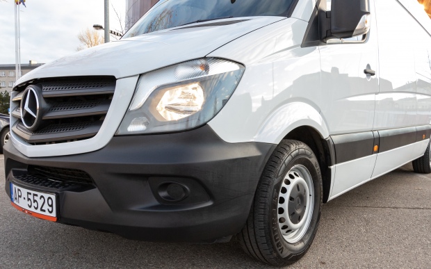 Autobusu noma MB Sprinter Kravu