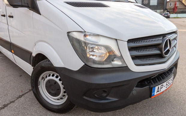 Autobusu noma MB Sprinter Kravu
