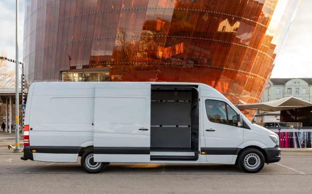 Autobusu noma MB Sprinter Kravu