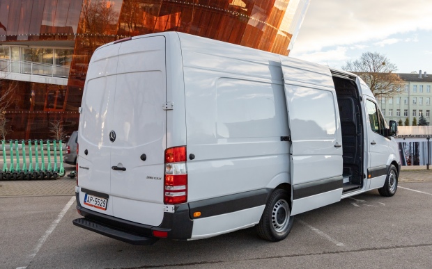 Autobusu noma MB Sprinter Kravu