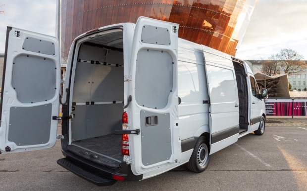 Autobusu noma MB Sprinter Kravu