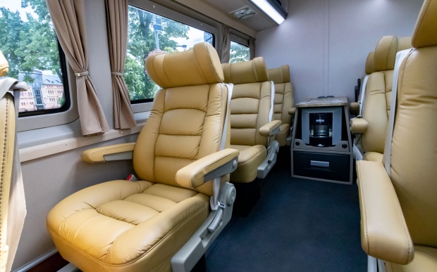 Autobusu noma MB SPRINTER LUX