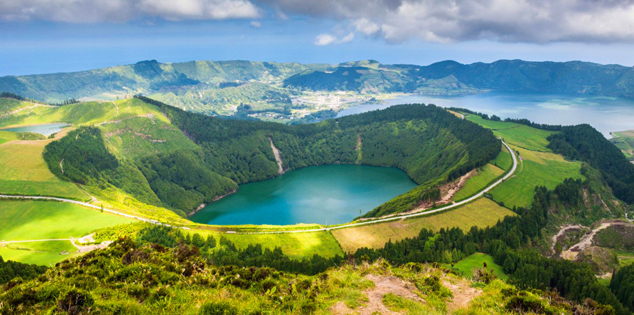 Azoru salas Valsts svētkos ar 3* viesnīcu