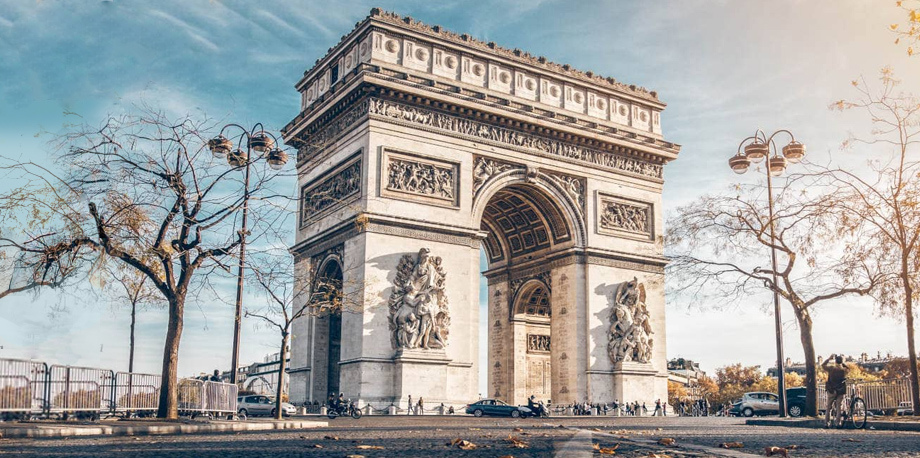 Parīzes valdzinājumā!