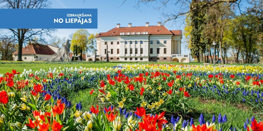 Hortenziju kupenas, lavandu lauki un Vasaras Ziedu festivāls Pakrojā